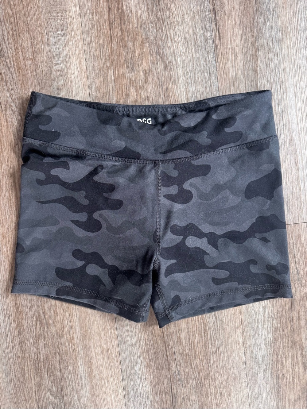 DSG Black Camo Girl’s Bike Shorts - size XL - Picture 1 of 3